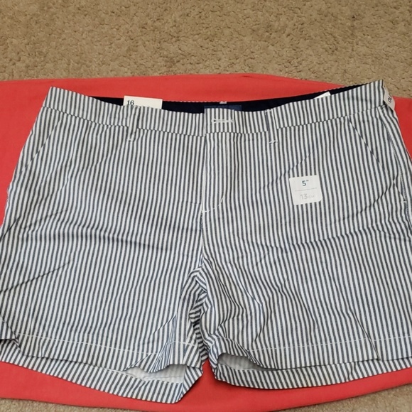Old Navy Pants - NWT Old Navy everyday shorts Old Navy Pants - NWT Old Navy everyday shorts